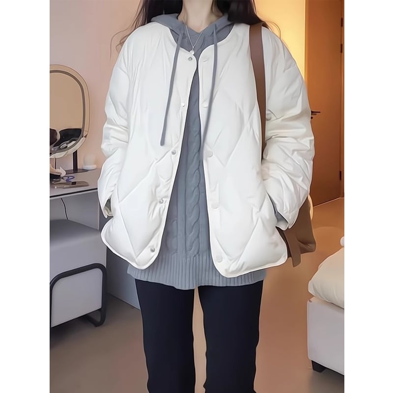 Jakna s pamukom i punjenjem od chenille tkanine, zatvara se zipom, ultra kratka duljina, polo ovratnik; punilo: imitacija svile i pamuka