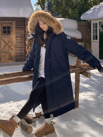 Parka od pamuka s punom puh-pamučnog vlakna; srednja duljina, opušten kroj, odvojivi umjetni krzneni ovratnik, zatvarač