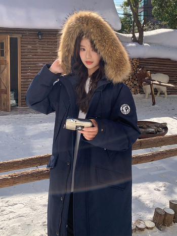 Parka od pamuka s punom puh-pamučnog vlakna; srednja duljina, opušten kroj, odvojivi umjetni krzneni ovratnik, zatvarač