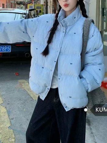 Ženska pamučna jakna s debelim punjenjem, poliester materijal, stojeći ovratnik, prednje otvaranje s jednom redom gumba, koreanski-japanski casual stil za odrasle žene