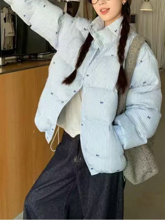 Ženska pamučna jakna s debelim punjenjem, poliester materijal, stojeći ovratnik, prednje otvaranje s jednom redom gumba, koreanski-japanski casual stil za odrasle žene