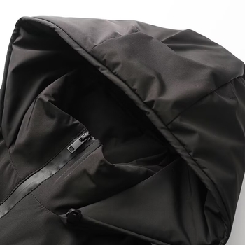 Зимно яке с пълнеж от полиестер-памук, основна тъкан полиестер, дълги ръкави, цип, редовна дължина