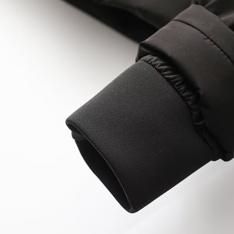 Зимно яке с пълнеж от полиестер-памук, основна тъкан полиестер, дълги ръкави, цип, редовна дължина