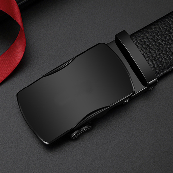 Férfi öv valódi bőrből, kétoldalas szegéllyel, ötvözetből készült csattal, automata zárással, szélesség 2–4 cm