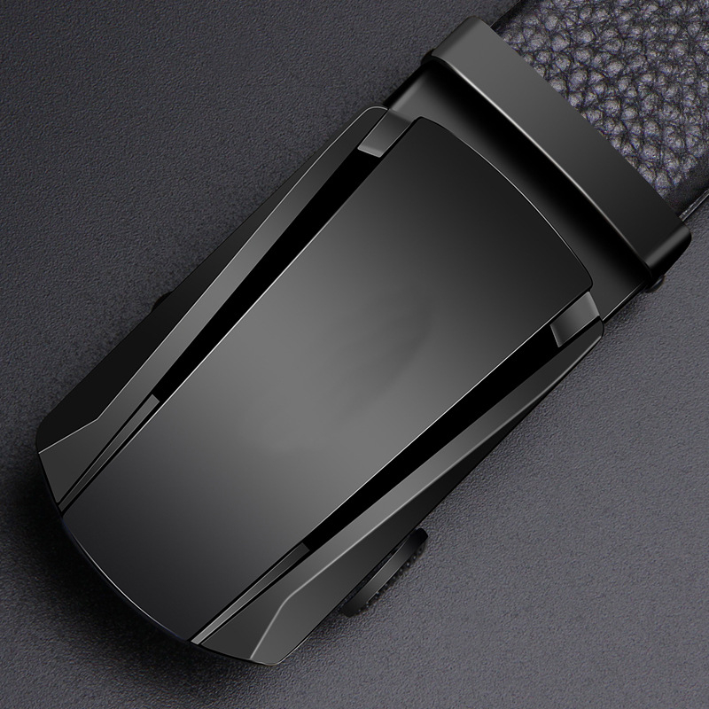 Férfi öv valódi bőrből, kétoldalas szegéllyel, ötvözetből készült csattal, automata zárással, szélesség 2–4 cm