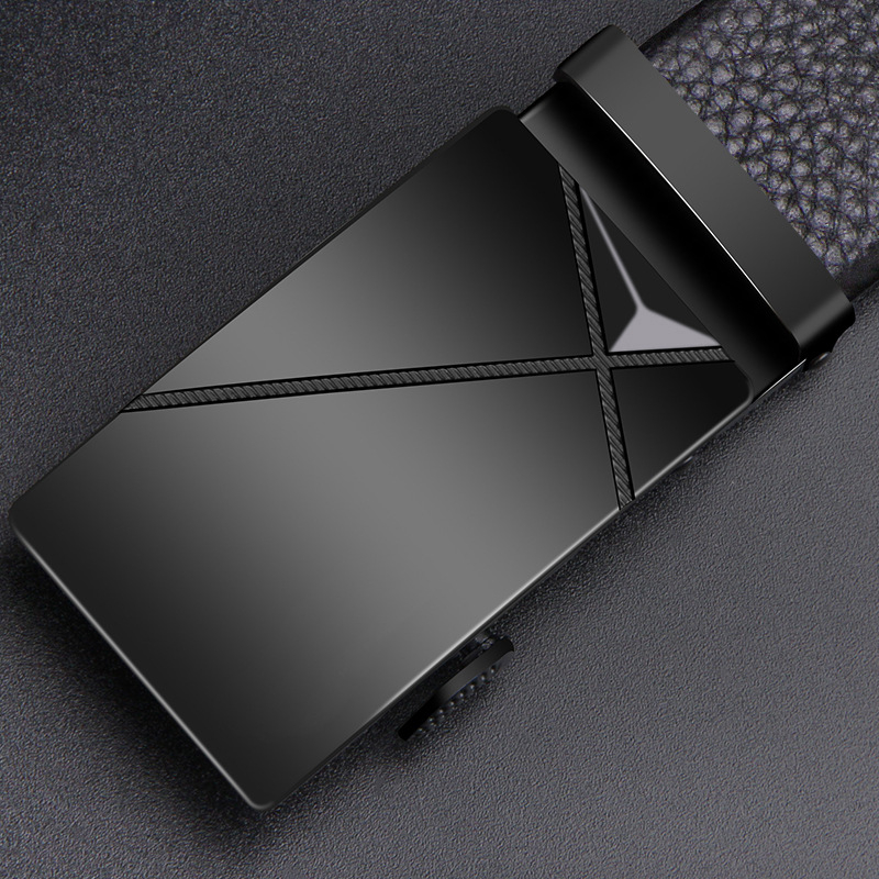 Férfi öv valódi bőrből, kétoldalas szegéllyel, ötvözetből készült csattal, automata zárással, szélesség 2–4 cm