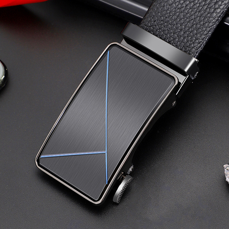 Férfi öv valódi bőrből, kétoldalas szegéllyel, ötvözetből készült csattal, automata zárással, szélesség 2–4 cm