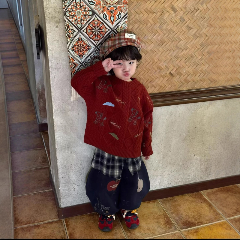 Gyerekeknek szóló koreai stílusú pulóver lóhímzéssel és teljes karikatúra mintával; vastag pamutfonalból készült kötött anyag; kerek nyak; hosszú ujjú; téli