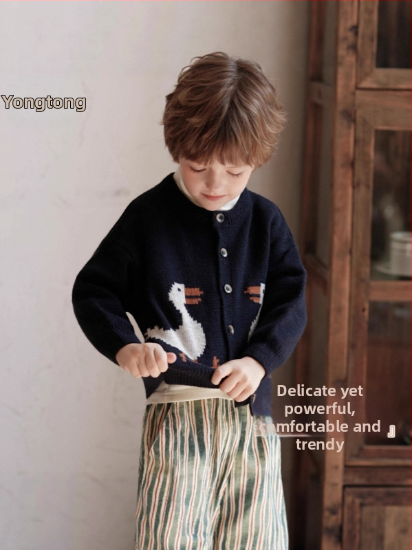 Cardigan pentru copii din lână Merino cu broderie de rață, mâneci lungi, guler rotund, închidere cu nasturi (Toamnă–Iarna 2025)