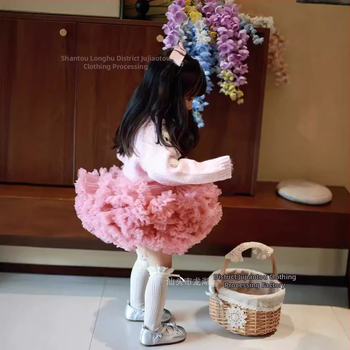 Bērnu adītais kardigans ar rokām izšūtu jēriņa motīvu, 100% kokvilna, apaļš kakls, garas piedurknes, pogu aizdare vienā rindā.