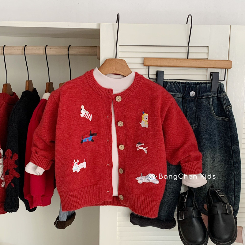 Bērnu kardigans ar izšūtu suņa motīvu, korejiešu stilā, ziemas adīts, akrila audums 44%, vecums 3–8 gadi
