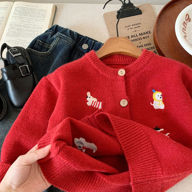 Bērnu kardigans ar izšūtu suņa motīvu, korejiešu stilā, ziemas adīts, akrila audums 44%, vecums 3–8 gadi