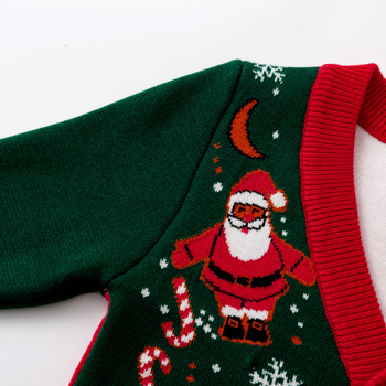 Bērnu džemper-kardigans ar džakarda rakstu, adīts materiāls ar viskozi 71,7%, garas piedurknes, apaļš kakla izgriezums, vienrindu pogu aizdare.