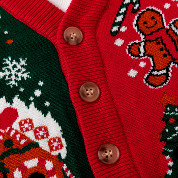 Bērnu džemper-kardigans ar džakarda rakstu, adīts materiāls ar viskozi 71,7%, garas piedurknes, apaļš kakla izgriezums, vienrindu pogu aizdare.