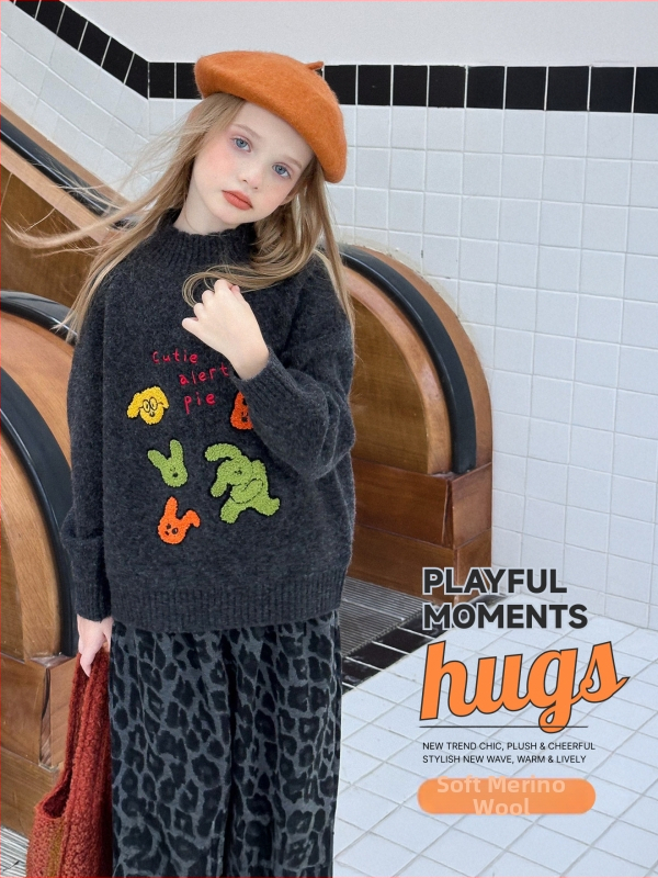 Meitenēm paredzēts ziemas biezs džemperis ar apaļu kaklu un garām piedurknēm, akrila šķiedras maisījums, vecums 3–8 gadi