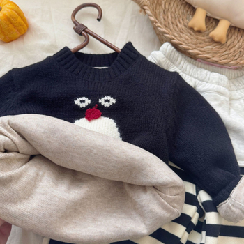 Bērnu džemperis ar dubultslāņu adītu apkakli un pingvīnu motīvu, universāls, ziemas 2025