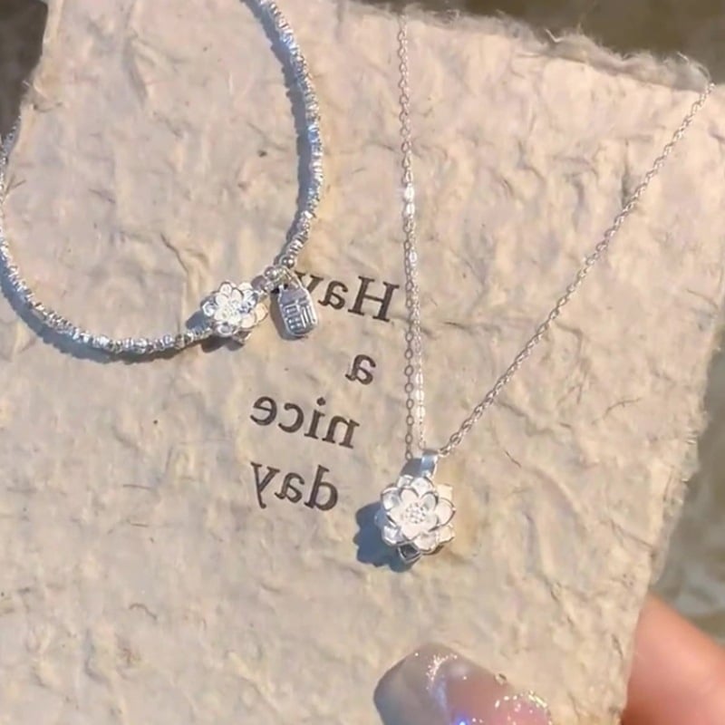 Komplet nakita: Lančić i narukvica s oblicima srca, cvijeta i lista; materijal: bakar-plastika; elektroplating; ženski retro stil; proljeće 2025