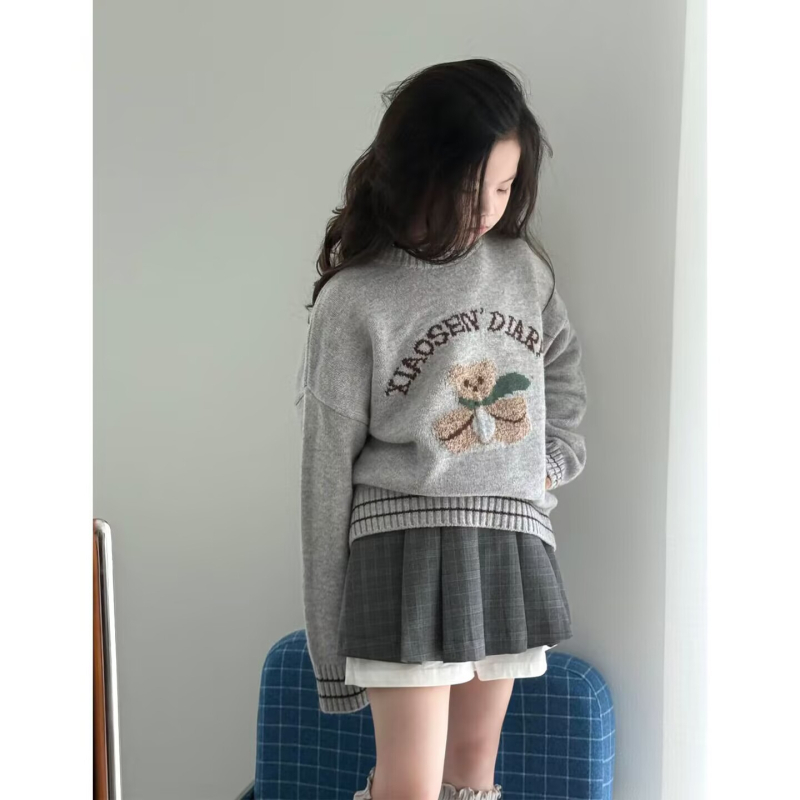 Bērnu džemperis korejas stilā ar apaļu kaklu, garām piedurknēm, adīts, ar lāča rakstu