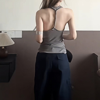 Ženski halter top bez leđa – uski kroj, sling stil, inspiriran radnim odijelom, poliester tkanina, mikroelastičnost