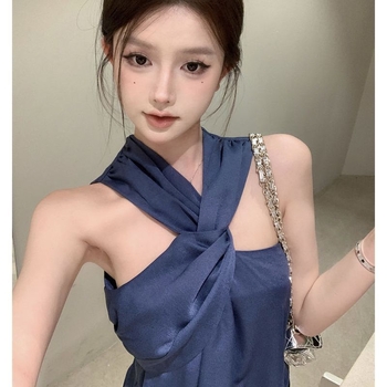 Ženski halter top, uski kroj, kratka duljina, poliester materijal, 90–95% poliester