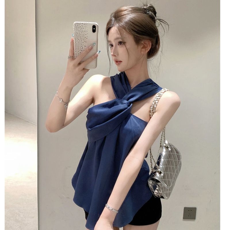 Ženski halter top, uski kroj, kratka duljina, poliester materijal, 90–95% poliester