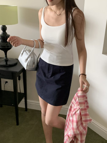 Ženski pamukasti camisole, uski kroj, s integriranim košaricama, prozračnim U leđima, dvostruke naramenice