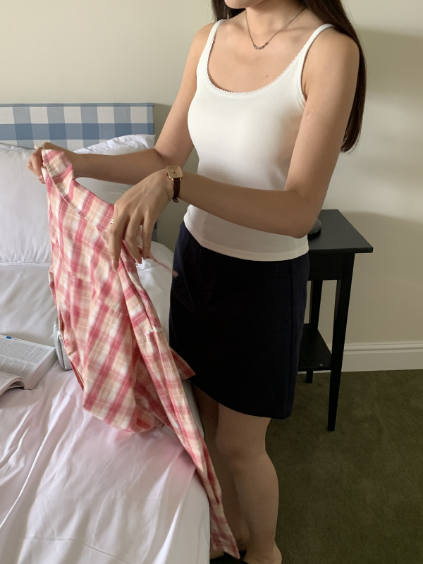 Ženski pamukasti camisole, uski kroj, s integriranim košaricama, prozračnim U leđima, dvostruke naramenice