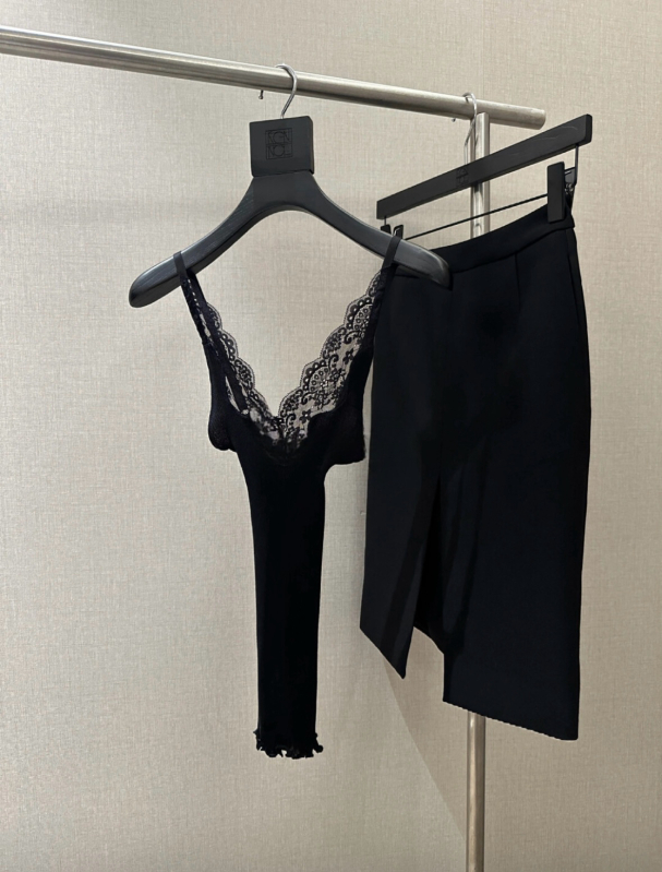 Δαντελένιο τοπ με τιράντες, στενή γραμμή, μίγμα σπάντεξ, V-λαιμός, μήκος 50–65 εκ