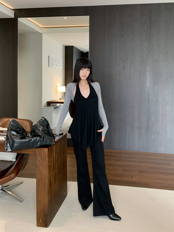 Top s asimetričnim dizajnom, viseći trak za vrat, bez leđa, viskozno vlakno, jednobojni, japansko-korejski casual stil, model Irregular, M3709, jesen 2025