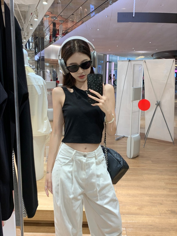 Majica bez rukava s racerbackom – Modalna tkanina, 90–95% modalnih vlakana, uski kroj, kratka duljina, ljeto 2025