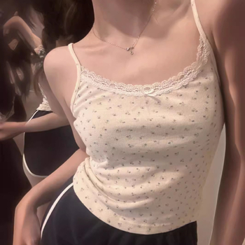 Ženski potkošul s cvjetnom čipkom, naramenice u sling stilu, uski kroj, kratka duljina, mješavina mliječne svile i poliestera.