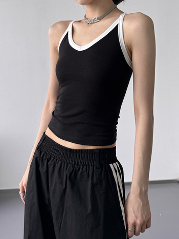 Ženski camisole bez rukava s halterom i V-dekoltom, kratka silueta, gradski stil, ljeto 2025