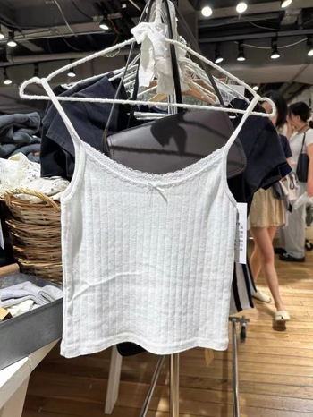 Csipés szegélyű topp, masni és lyukas részletekkel - pamut 70–80% keverék, Nyár 2023, Felnőtt nők számára