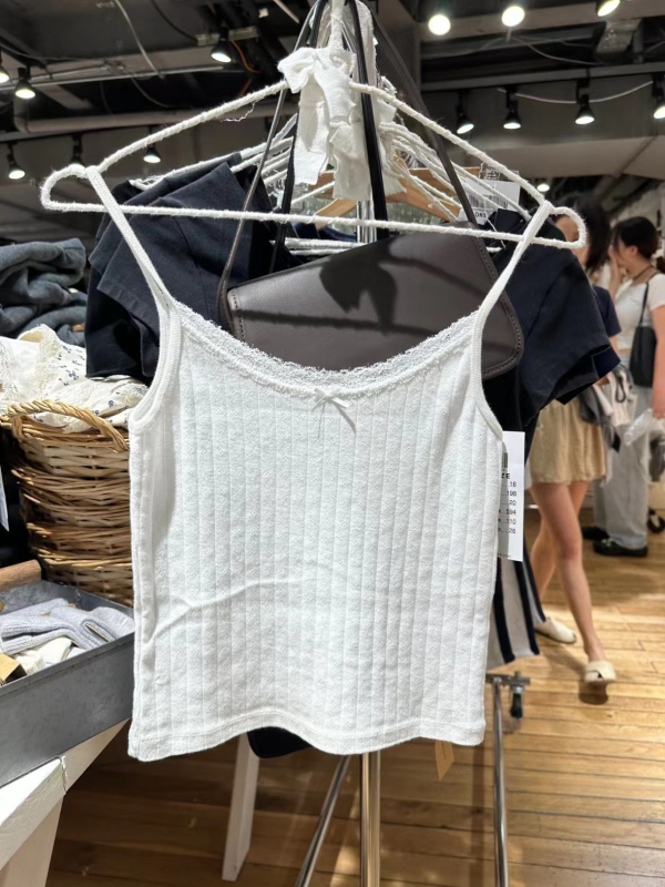 Csipés szegélyű topp, masni és lyukas részletekkel - pamut 70–80% keverék, Nyár 2023, Felnőtt nők számára