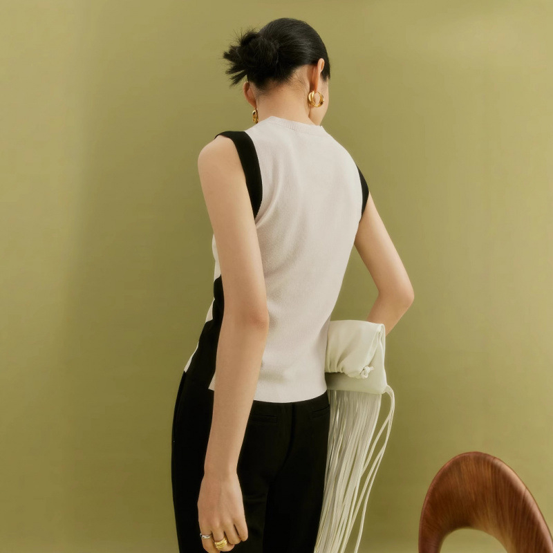 Laza szabású kötött top ujjatlan környakú, hálós anyag, 30-50% elasztán, dupla pánt, casual stílus, nyár 2025