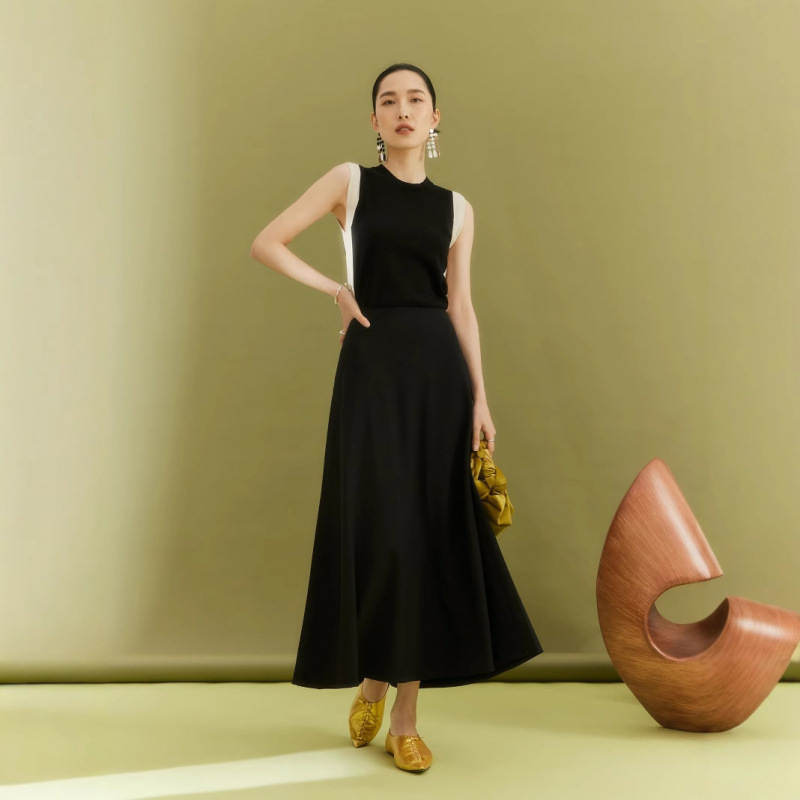 Laza szabású kötött top ujjatlan környakú, hálós anyag, 30-50% elasztán, dupla pánt, casual stílus, nyár 2025