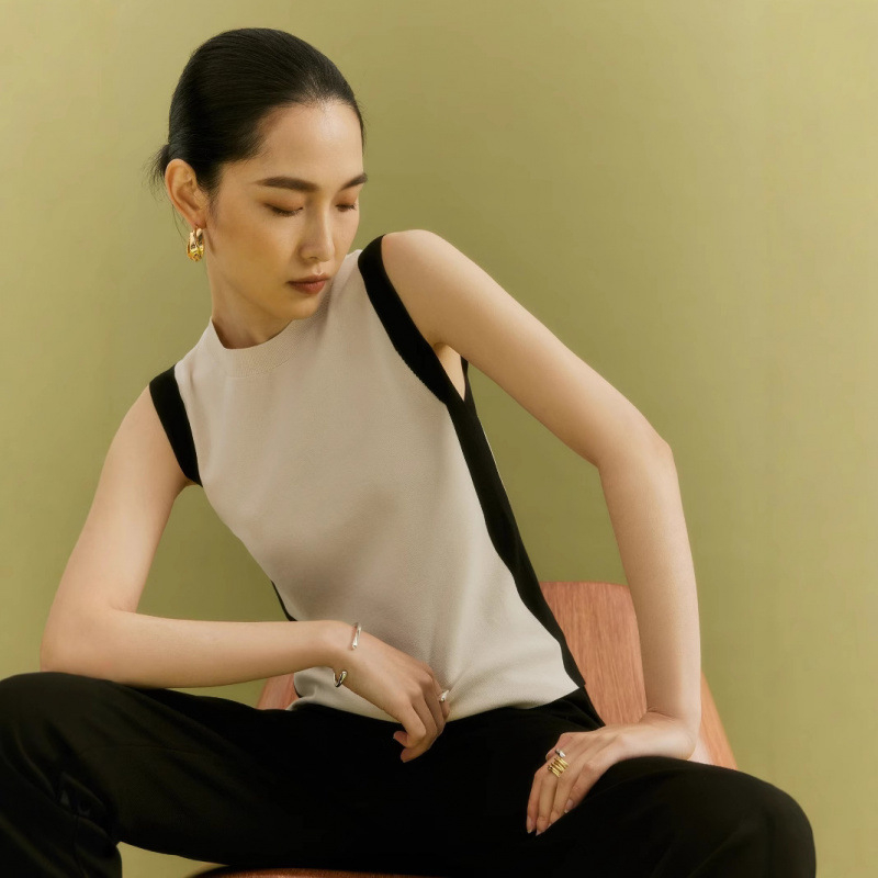 Laza szabású kötött top ujjatlan környakú, hálós anyag, 30-50% elasztán, dupla pánt, casual stílus, nyár 2025