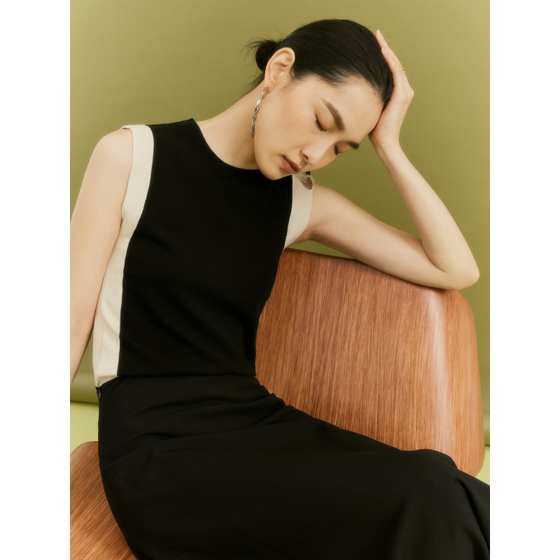 Laza szabású kötött top ujjatlan környakú, hálós anyag, 30-50% elasztán, dupla pánt, casual stílus, nyár 2025