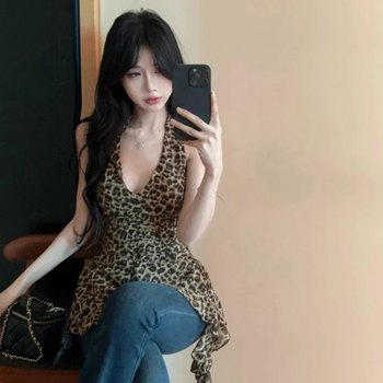 Ženski top s halterom i V izrezom, leopard print, PVC materijal, odvojive naramenice, proljeće 2025
