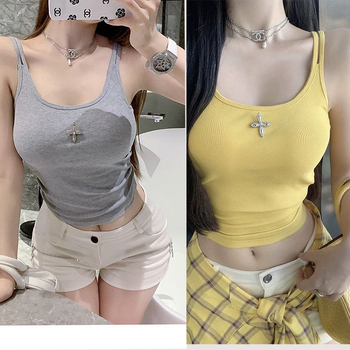 Камизол от памук, кръгла яка, презрамков стил, метални украси, съдържание на плат 50–70%