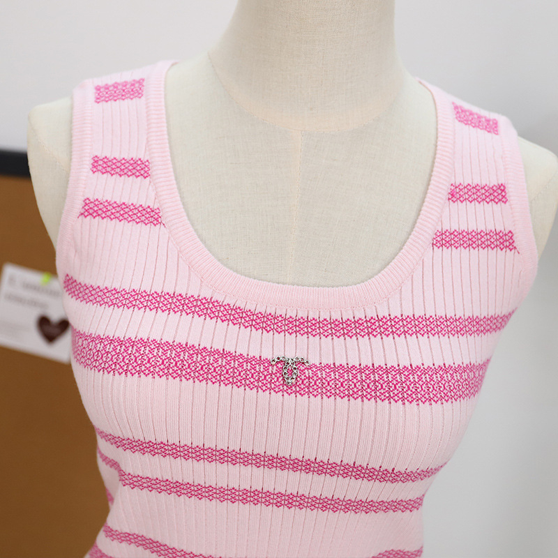 Pleteni top bez rukava, slim-fit, ice silk materijal, 95% akril, pull-over stil, mikro-elastičnost