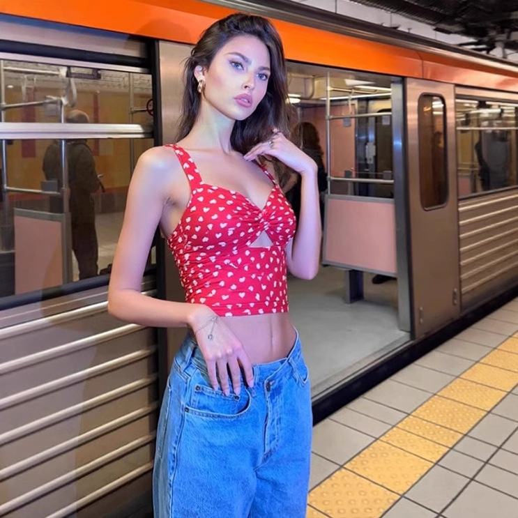 Halter-neck kamizola s 3D uzorkom, uski kroj, kratka duljina (≤40 cm), poliester s elastanom, proljeće 2025