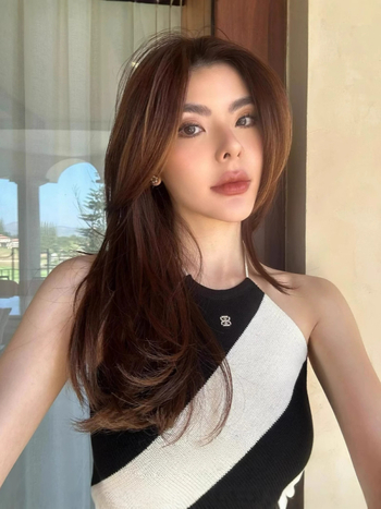 Τοπ με λαιμόκοψη halter από πλεκτό ύφασμα με γεωμετρικό σχέδιο, μίγμα βαμβάκι-σπάντεξ (30-50% βαμβάκι; 50-70% σπάντεξ), κοντή γραμμή (40-50 cm), καλοκαίρι 2025, εφαρμοστό