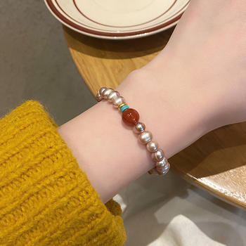 Narukvica od prirodnih sladnovodnih bisera, ručna izrada, vintage stil, naglasak na agat, ženski dodatak, zima 2024