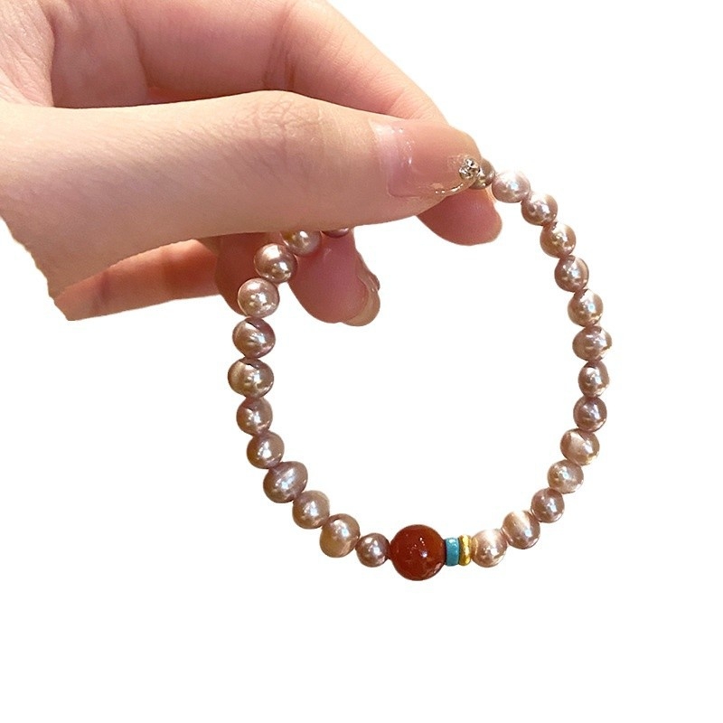 Narukvica od prirodnih sladnovodnih bisera, ručna izrada, vintage stil, naglasak na agat, ženski dodatak, zima 2024