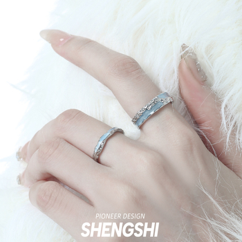 Rézből készült páros gyűrű, epoxid textúra, hullám- és geometriai mintázat, elektroplatált felület.