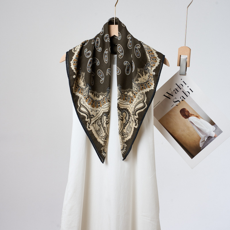 Kétoldalas nyomtatott poliészter négyszögletes sál, halszálka szövés, őszi 2025, divatos ingázó stílus, könnyű luxus