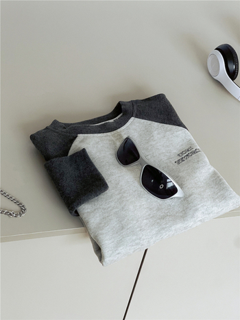 Gyerekeknek készült koreai stílusú pamut hosszú ujjú aláöltözet felső, puha felület, uniszex, minták: csíkos/egyszínű/betűk/logó, kerek nyak, 3-8 év, 2025 tél, 90% pamut