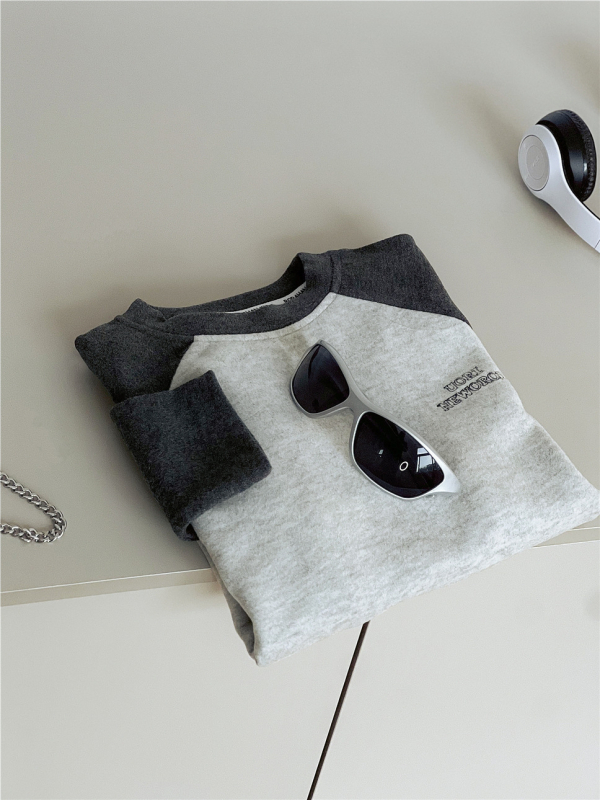 Gyerekeknek készült koreai stílusú pamut hosszú ujjú aláöltözet felső, puha felület, uniszex, minták: csíkos/egyszínű/betűk/logó, kerek nyak, 3-8 év, 2025 tél, 90% pamut