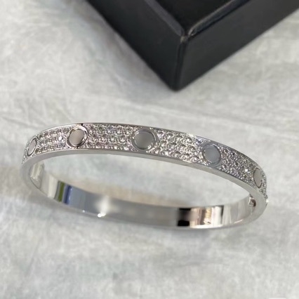 Narukvica V Gold Love, široka verzija, zatvarač s jednim vijkom, 18K premaz, zvjezdasti motiv, dijamantna obrada, 30 g